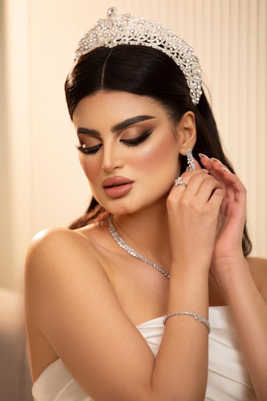 مكياج عروس جريء ولمسة فنية بتوقيع خبيرة التجميل مشاعل الغنام