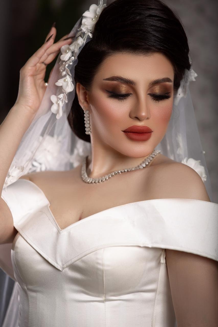 مكياج عروس بدرجات الوردي الناعم مناسب للمناسبات النهارية
